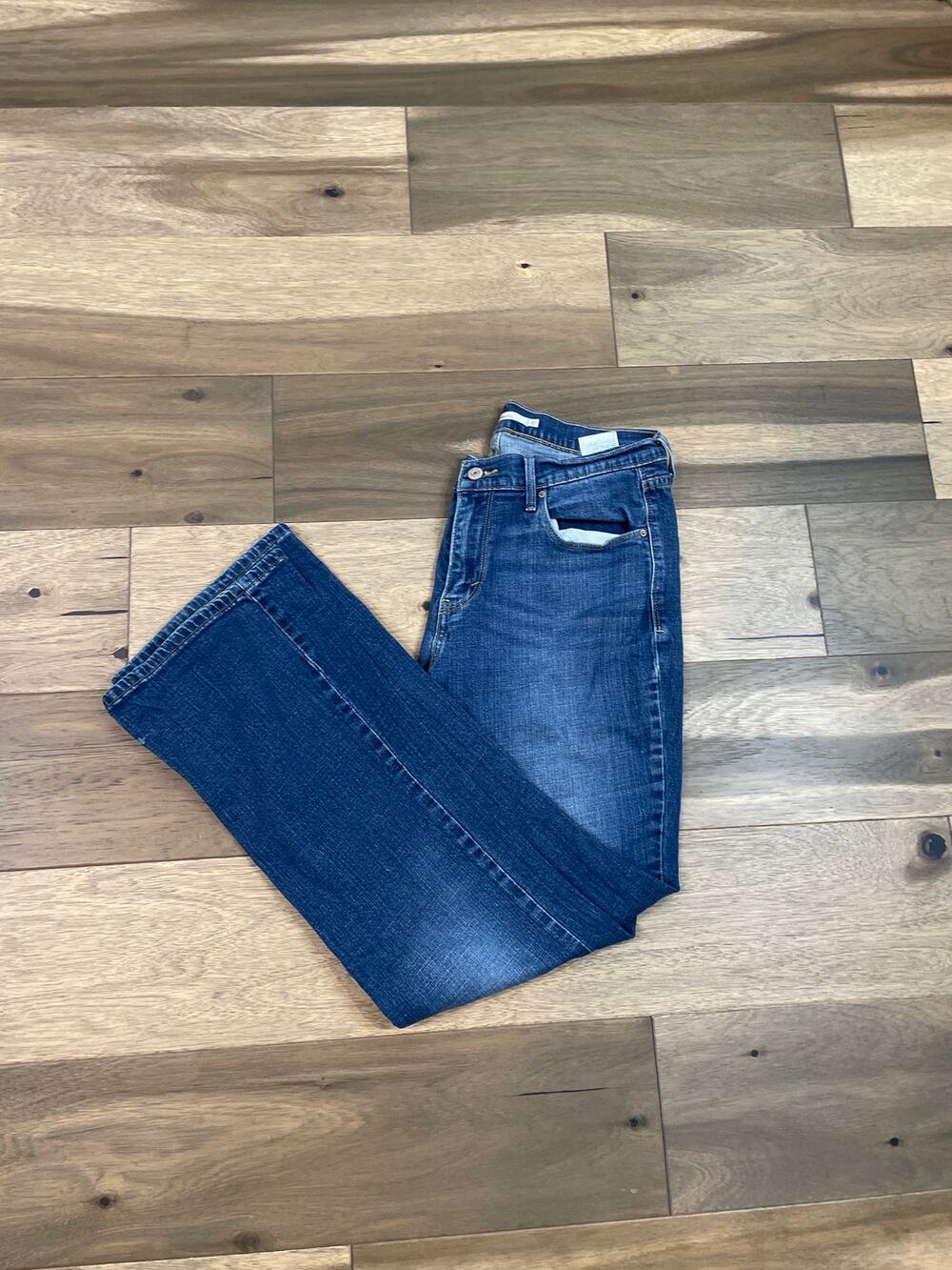 Levi’s 515 Women’s Bootcut Jeans Size 10 30x30 Mid Rise Vintage Wear Soft Denim